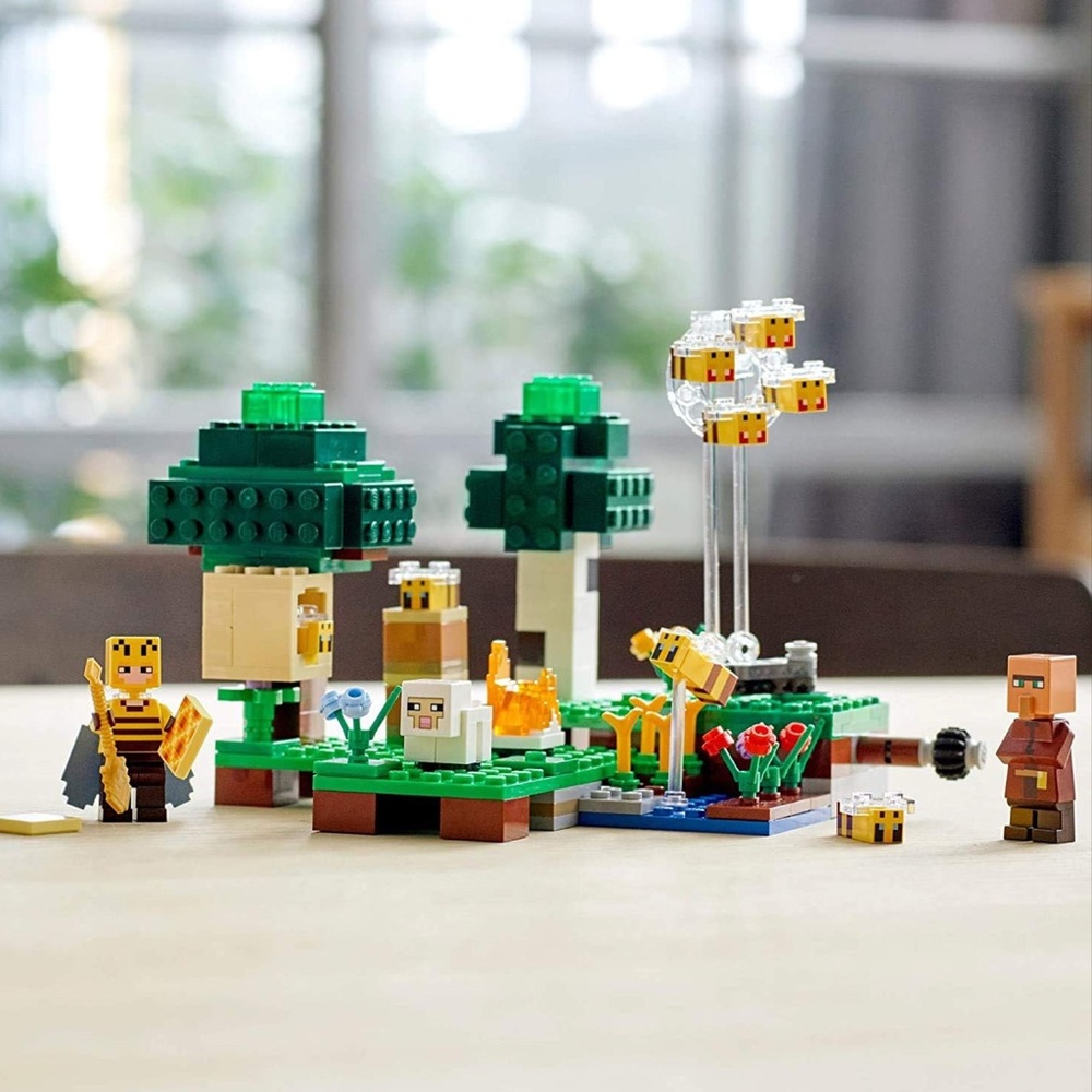 LEGO Minecraft Bee Adventure Set with Green and Yellow - Picture 7 of 7